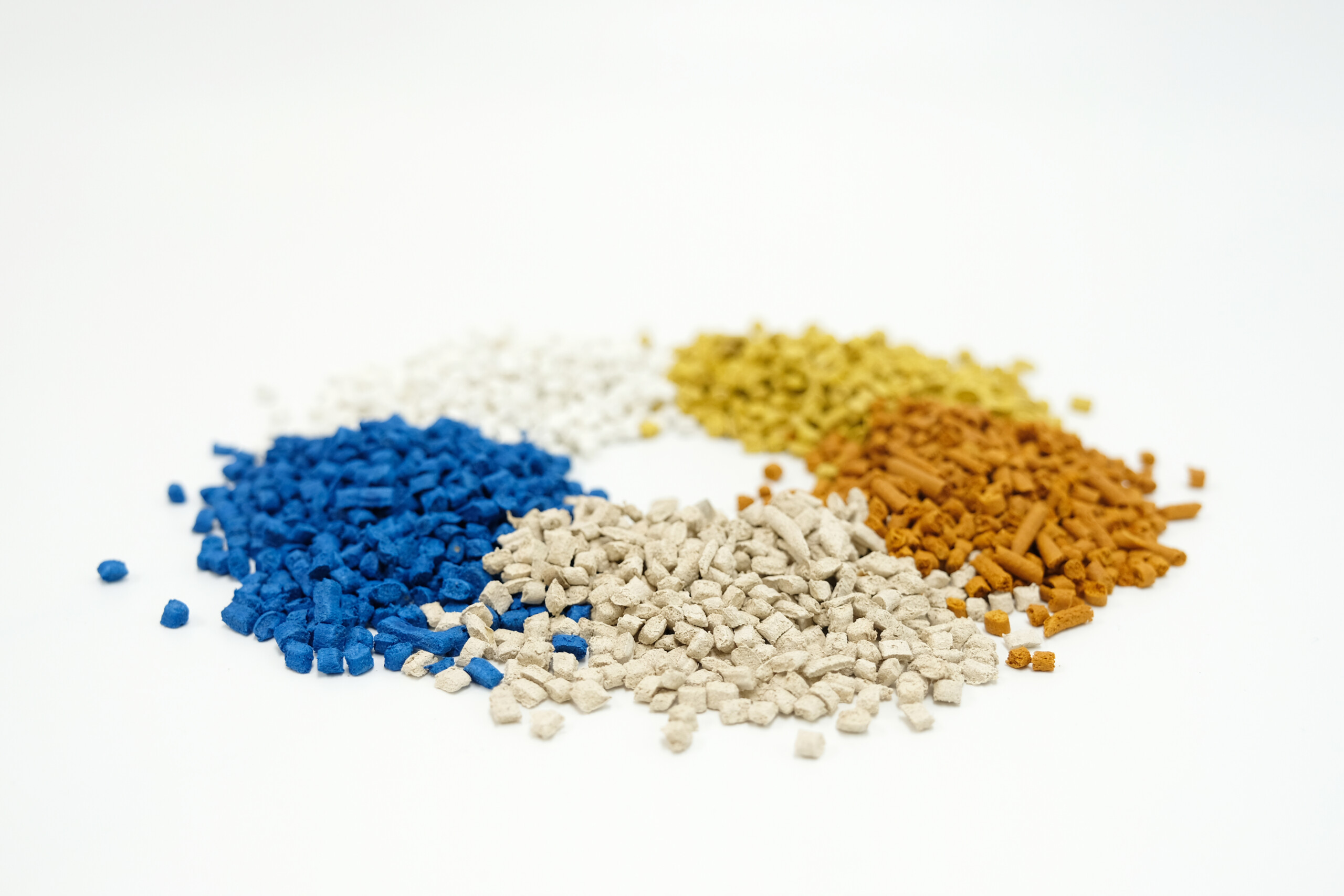 金型で成形が出来﻿るリサイクル可能な木材由来のペレット | CXP